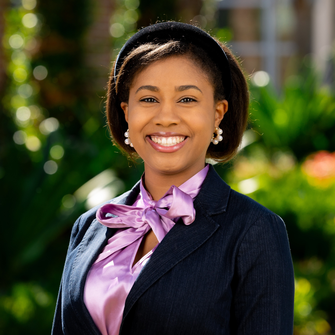 Headshot of Arianna Meekins.