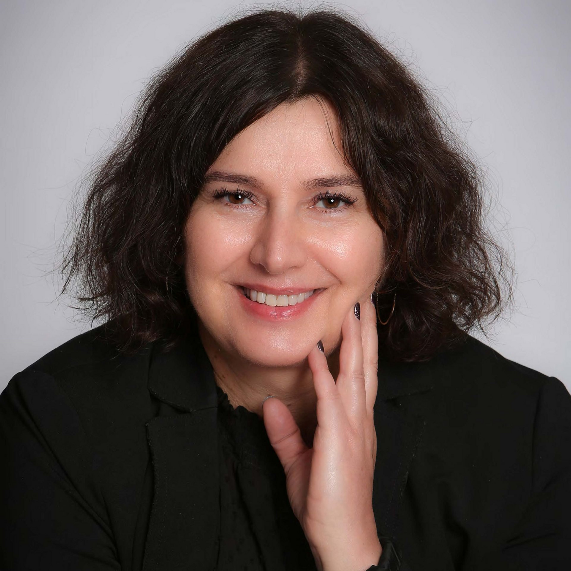 Headshot of Eliane Setton. 