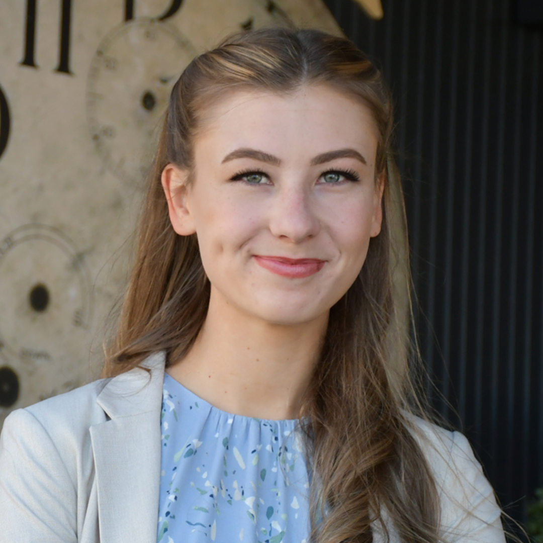Headshot of Emily Harmon.