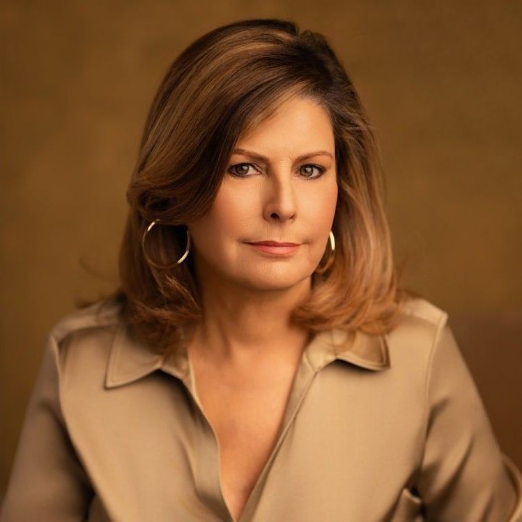 Headshot of Nina Easton. 