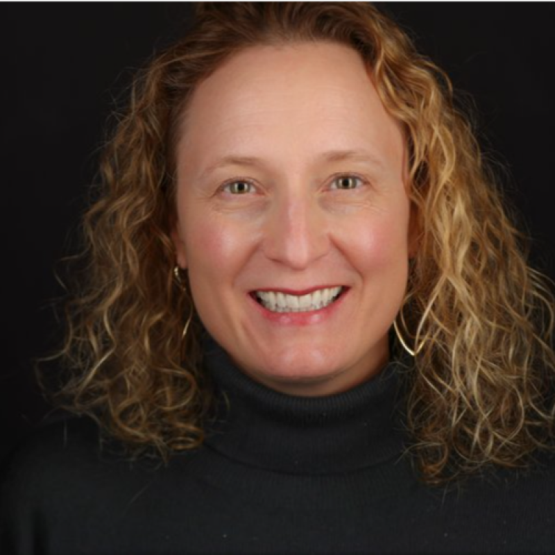 Headshot of Heather Bell.