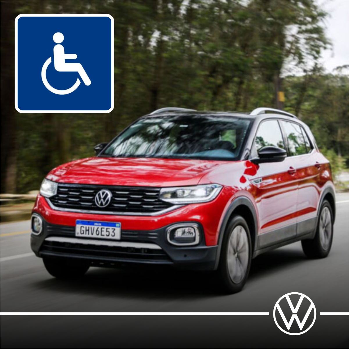 Um volkswagen vermelho com uma placa de deficiência na lateral