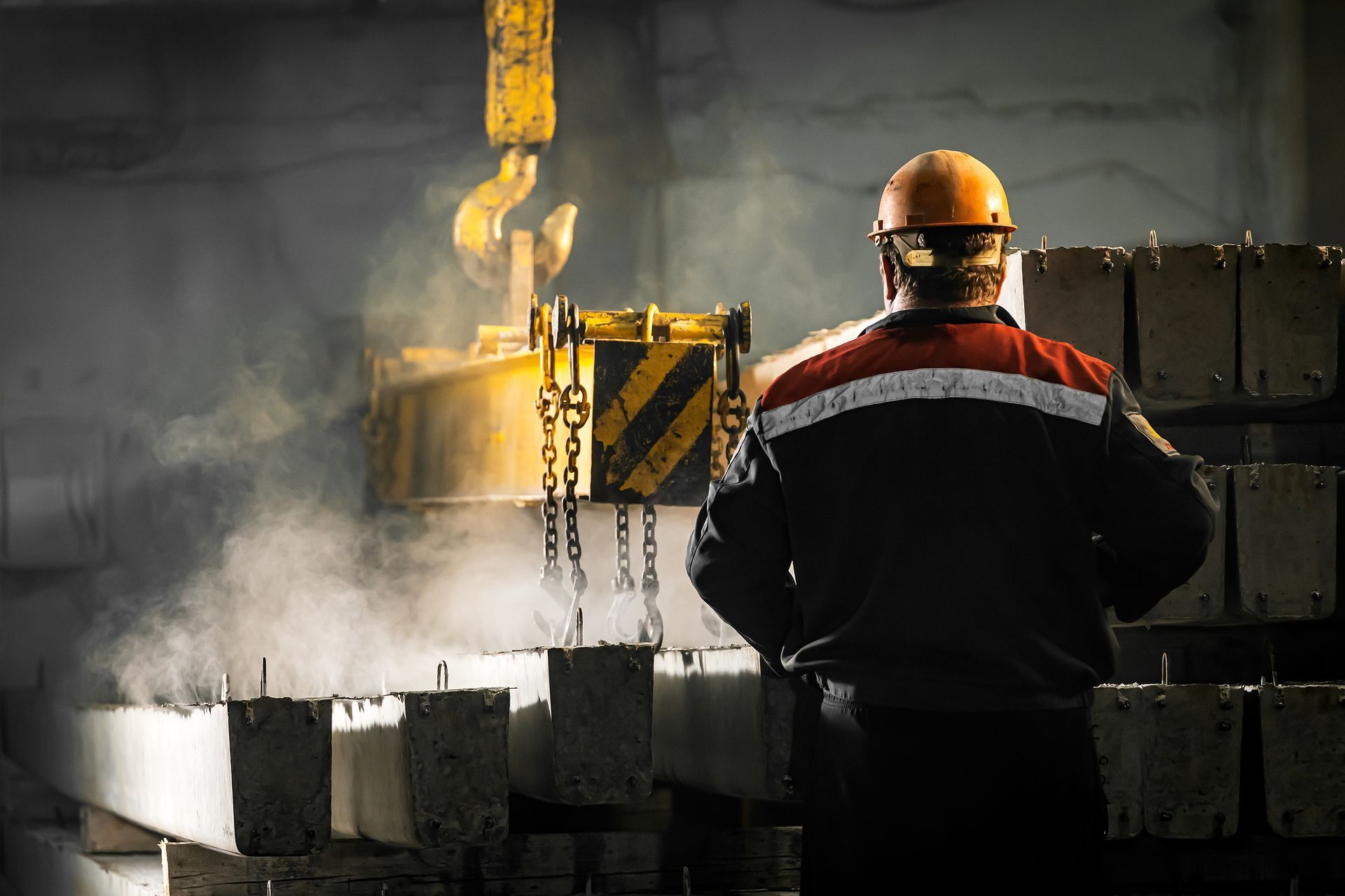 Worker controlling the production of reinforced concrete