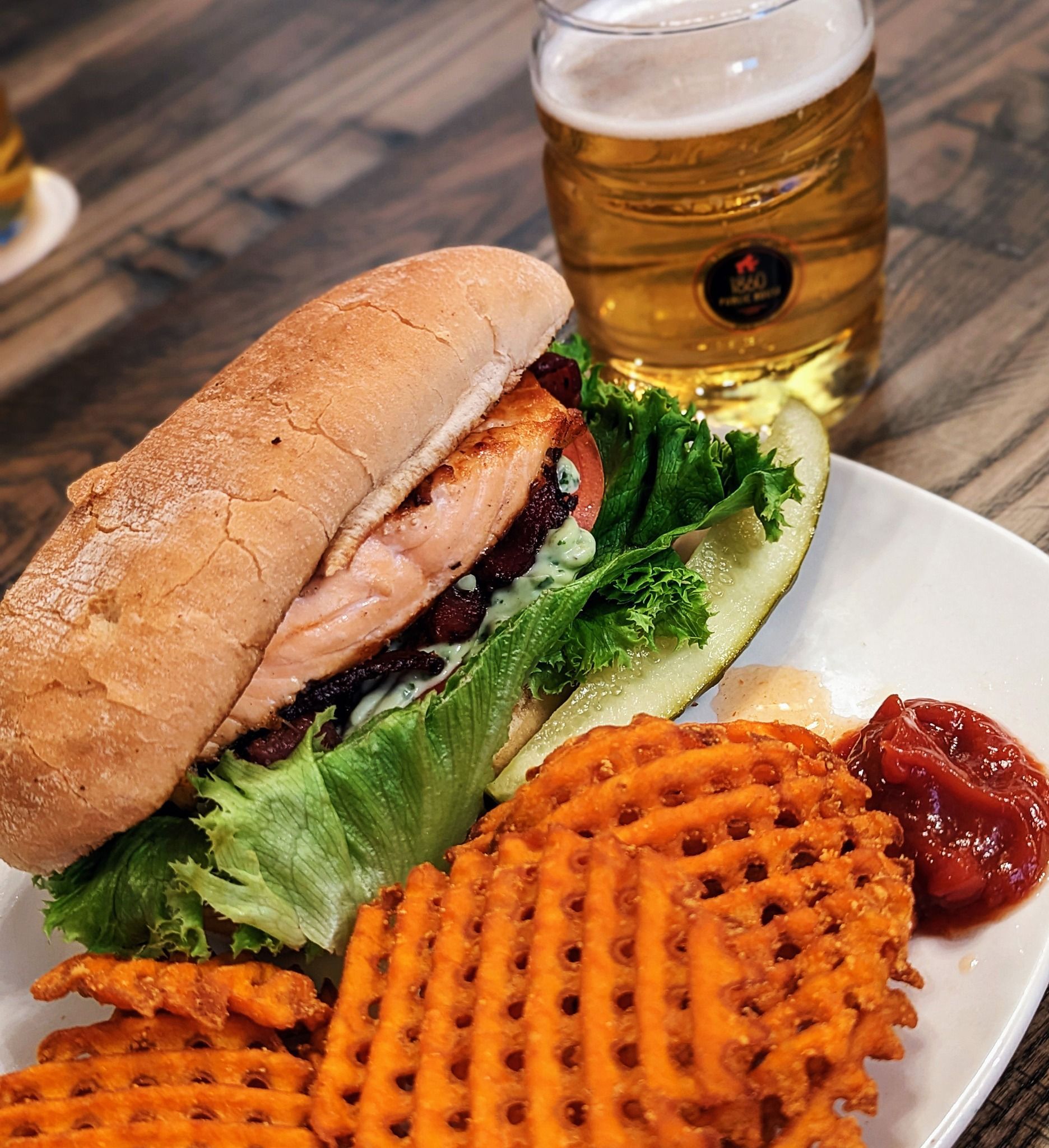 sandwich with waffle fries