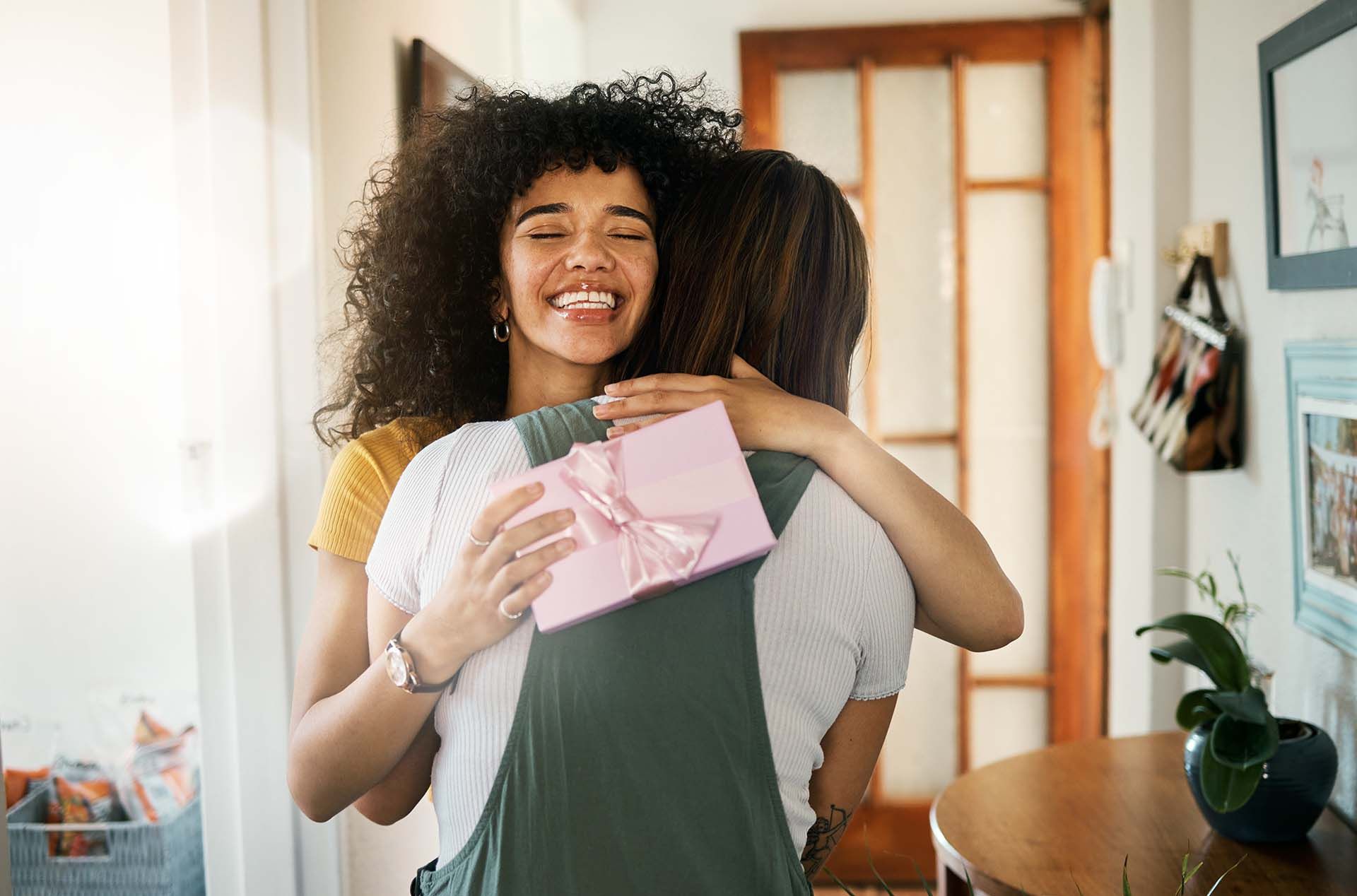 7 Meaningful Gifts to Give a Grieving Friend Instead of Flowers
