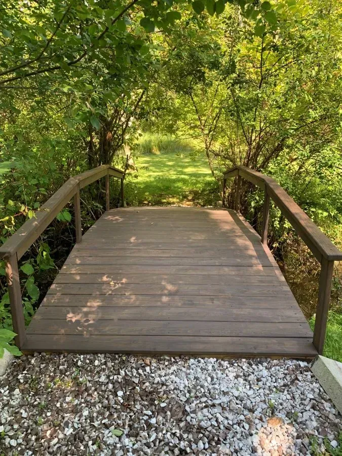Installation of a charming bridge in Vermont