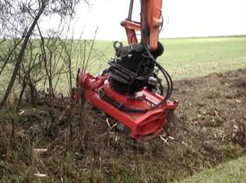 Per DEFORESTAZIONE: N°2 Trincie forestali per triturare la vegetazione e alberi fino a diametro 20cm. Possibilità di applicare Processore Forestale