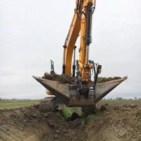 Esecuzione fosso per irrigazione