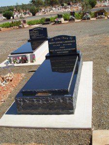 Two single monuments — Single Monuments in Dubbo, NSW