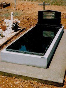 Black shiny monument — Single Monuments in Dubbo, NSW