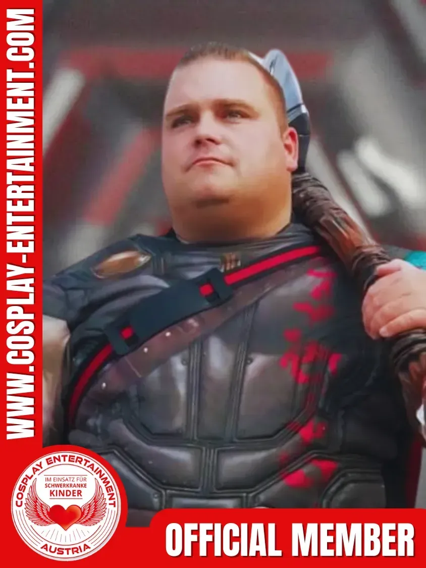 Ein Mann im Superheldenkostüm ist ein offizielles Mitglied von www.cosplay-entertainment.com