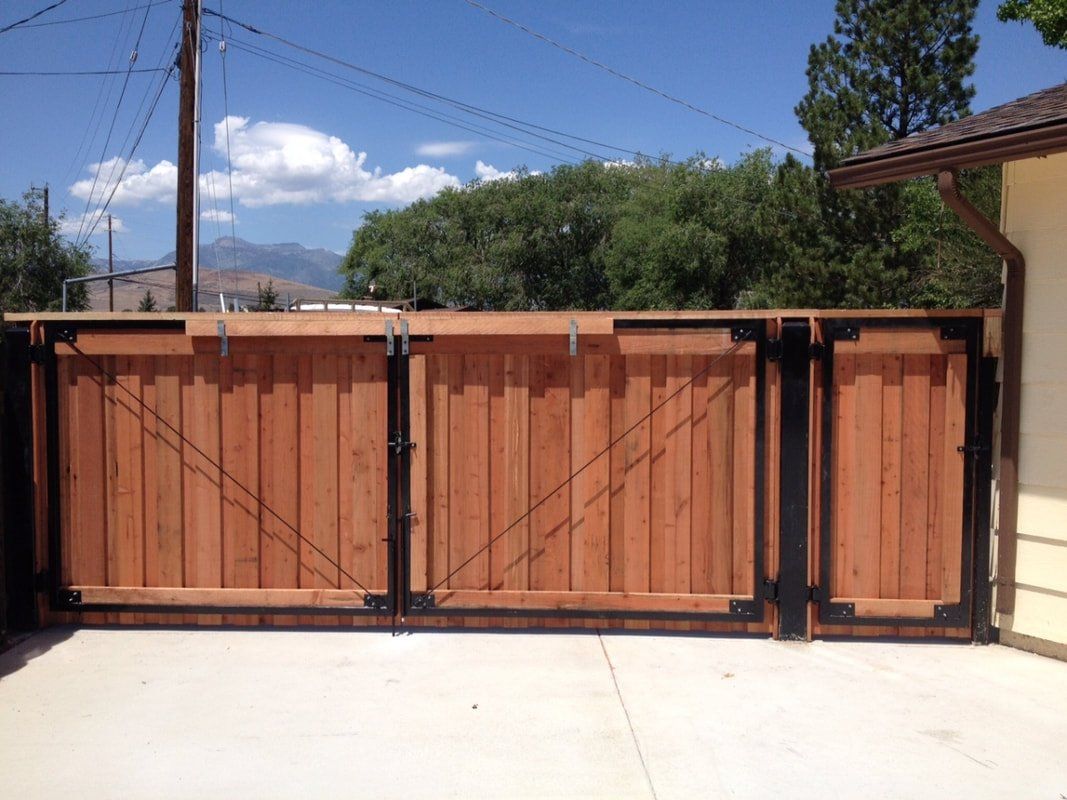 Wood Fence — Sparks, NV — Tholl Fence, Inc.