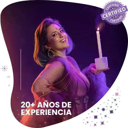 Roxana stars con velón en mano