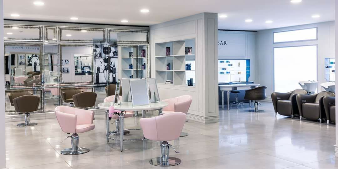 interno negozio parrucchieri