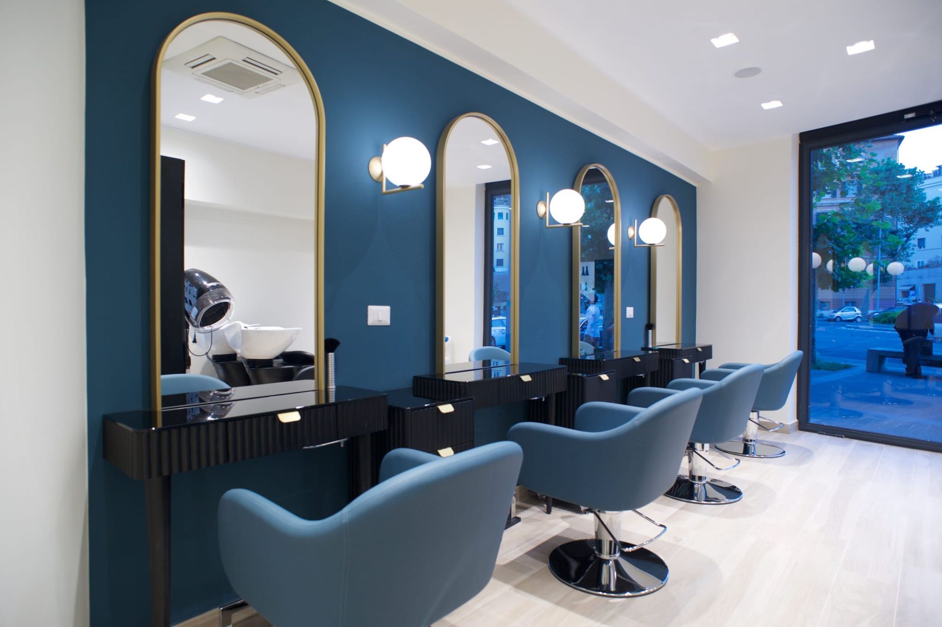 arredamento blu per parrucchieri