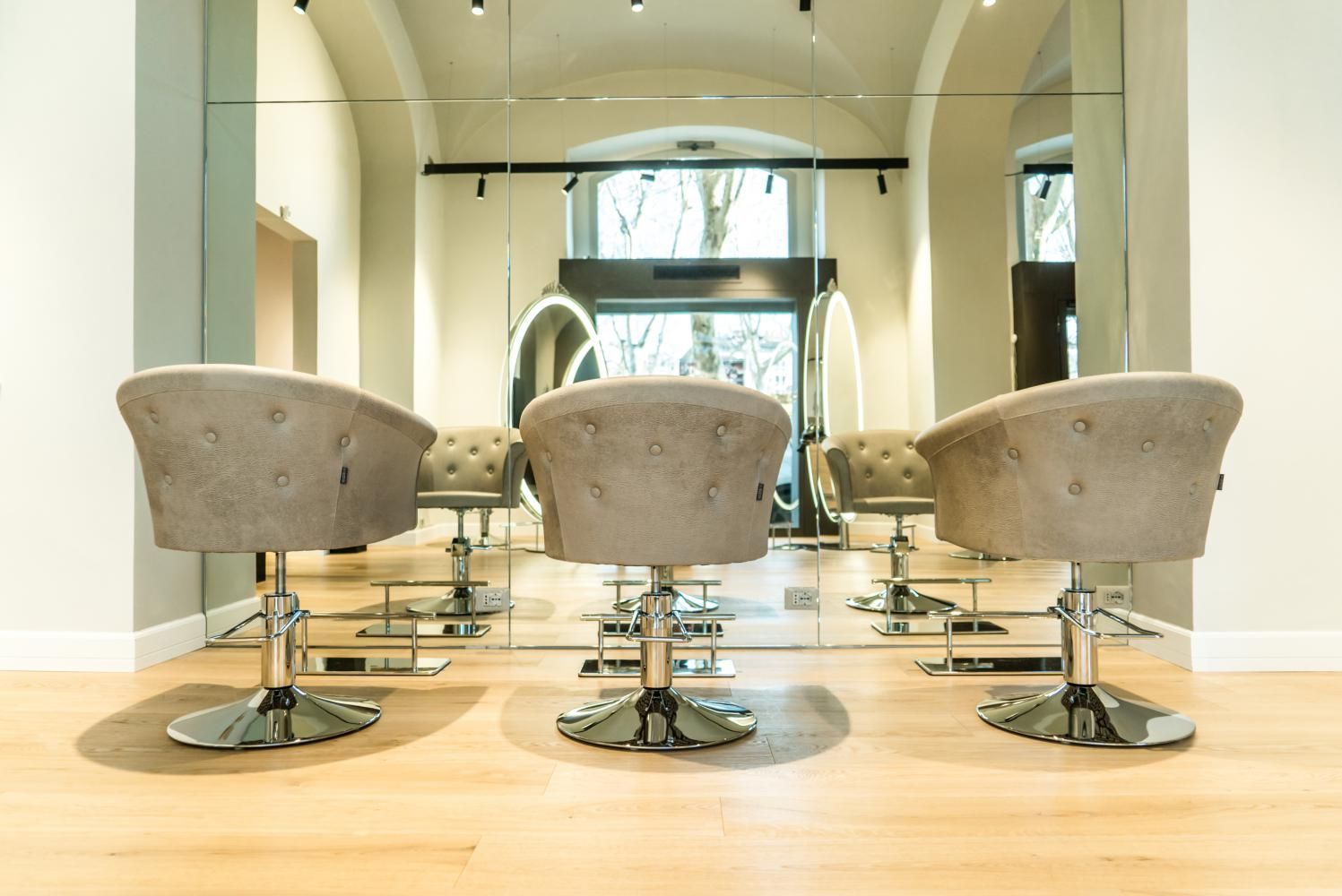 poltrone in pelle per parrucchieri