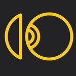 Simbolo stilizzato dell'occhio giallo su sfondo nero.