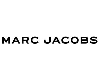Logo del marchio Marc Jacobs. Sfondo bianco con la scritta