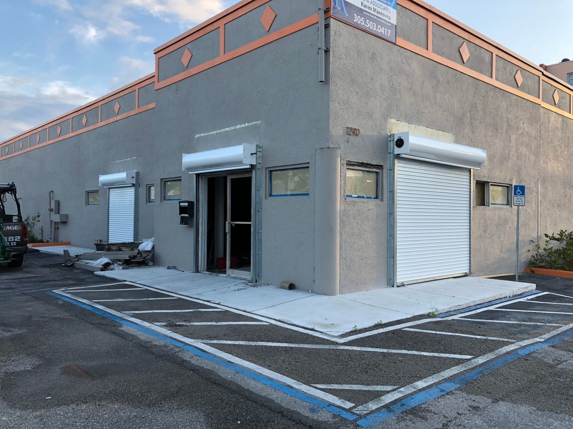 a large building with a parking lot in front of it .