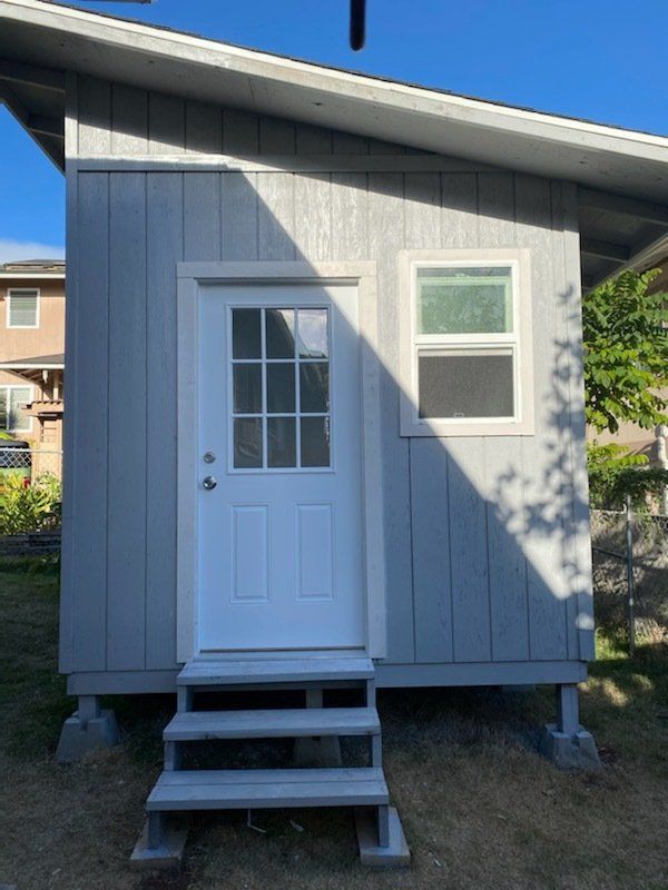 Studio shed with custom roof with steps