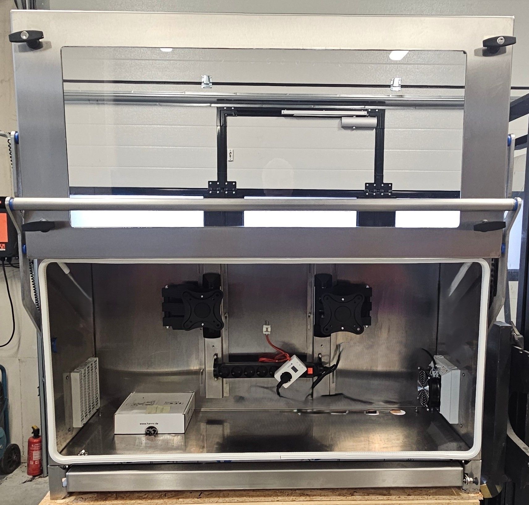 Edelstahlgehäuse für Bedien- und Medientechnik