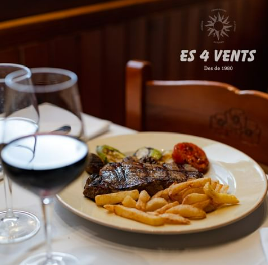 Un plato de comida con una copa de vino y las palabras es 4 vents en la parte inferior