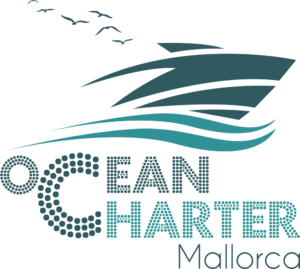 Un logotipo para Ocean Charter Mallorca con pájaros volando en el fondo.