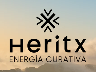 Un logotipo de Heritx con montañas en el fondo.