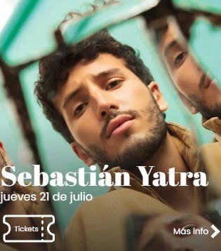 Un cartel de Sebastian Yatra muestra a un hombre mirándose en un espejo.