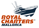 Un logotipo para Royal Charters Mallorca con un barco en él.