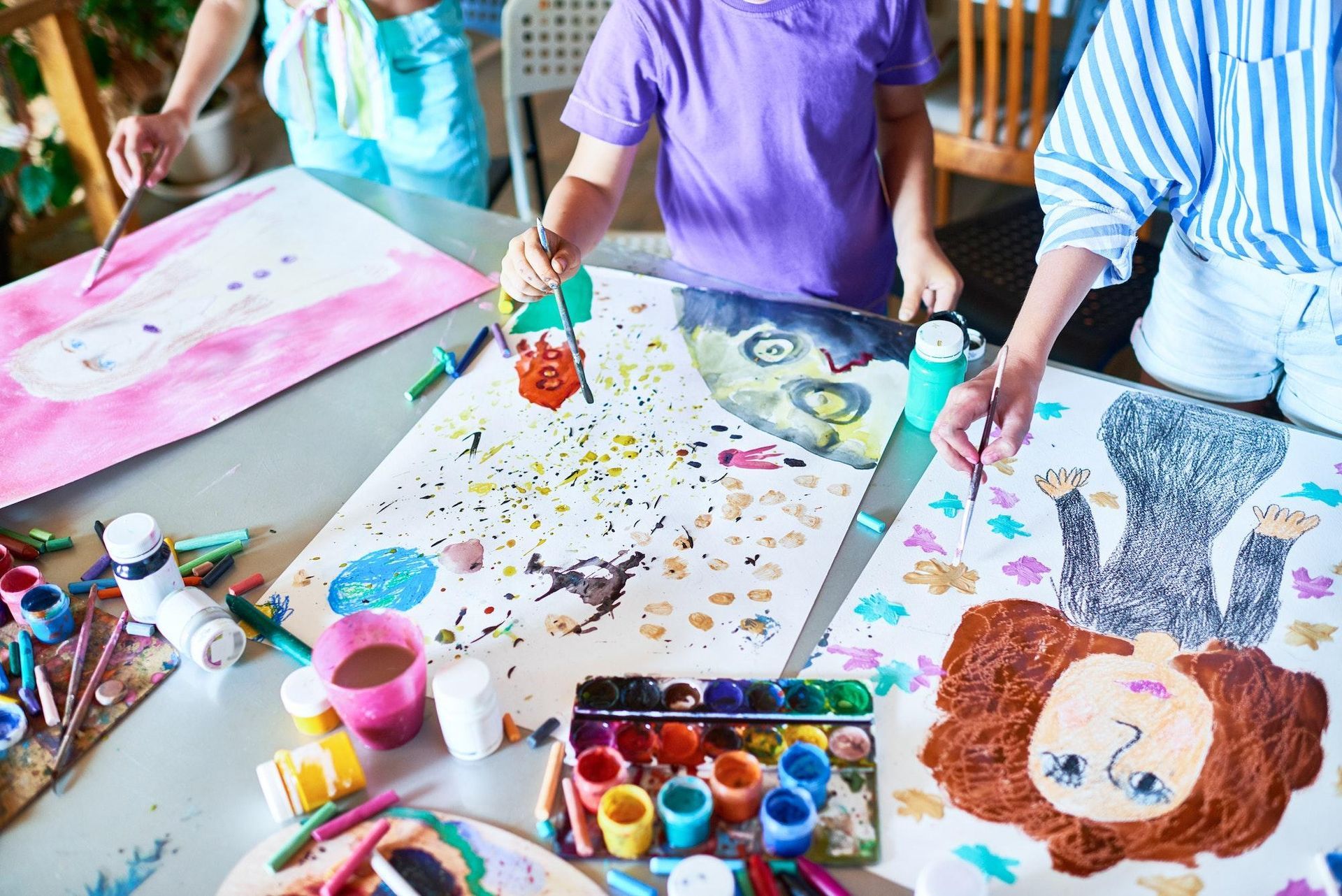 children painting portraits