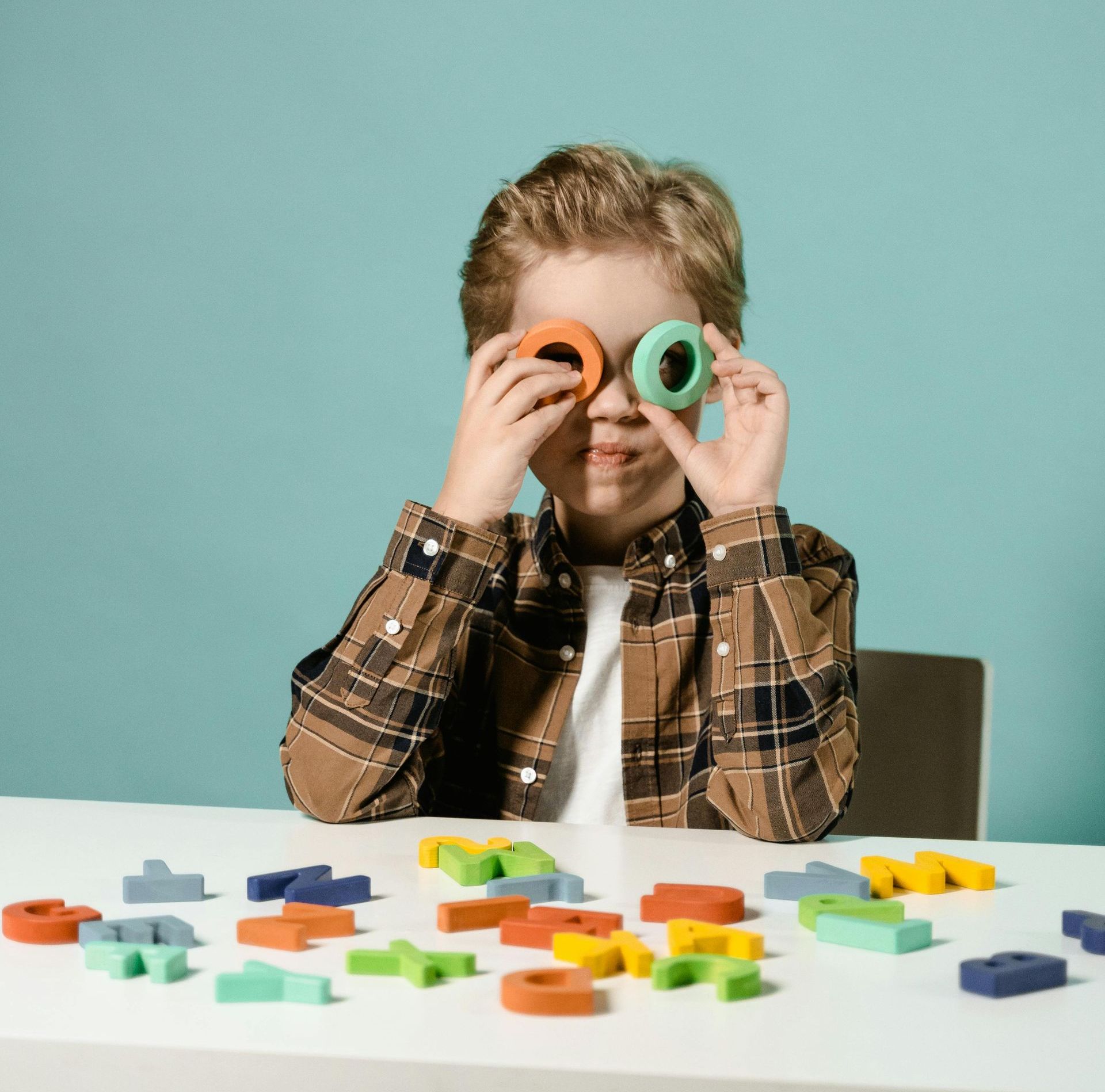 child holding magnets over eyes