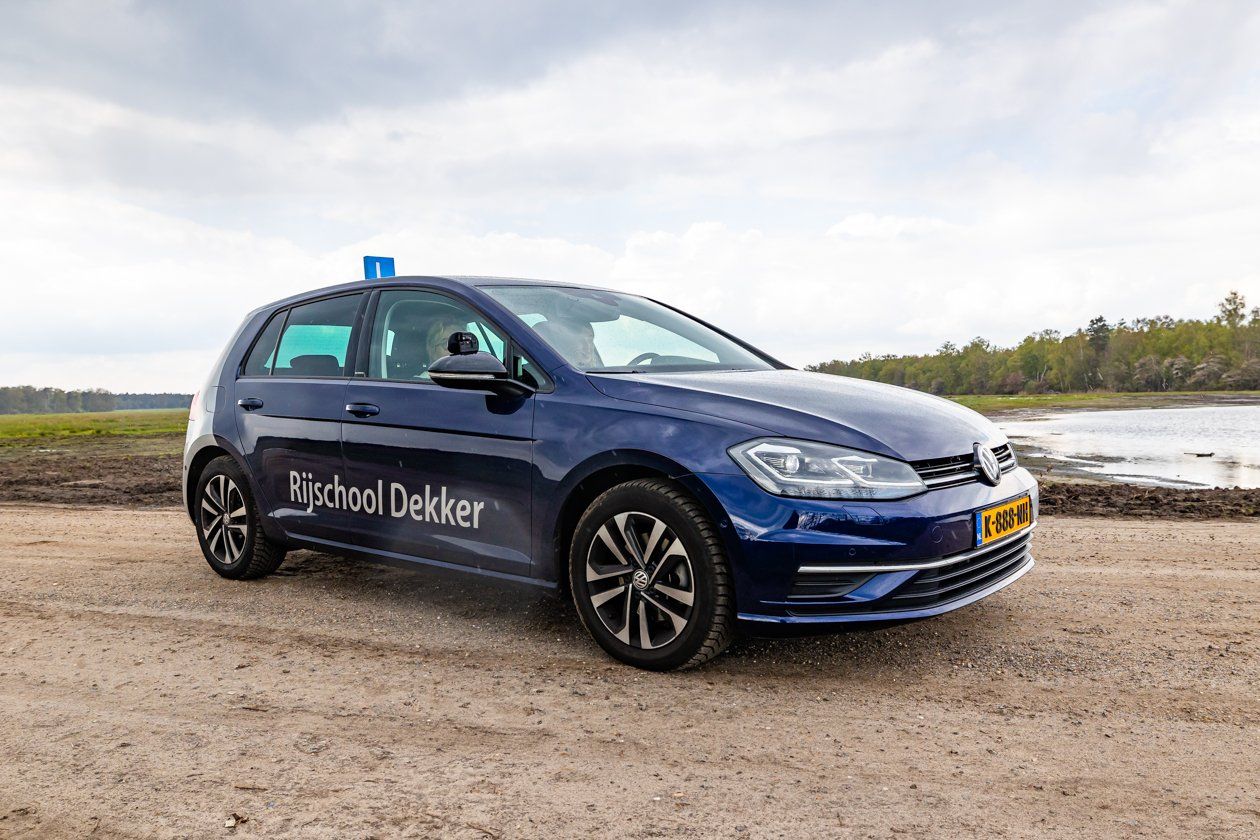 Rijschool Dekker rijdt nu ook in de nieuwe elektrische Volkswagen Golf