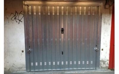 porta sezionale per garage grigia
