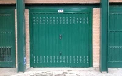 porta sezionale per garage verde