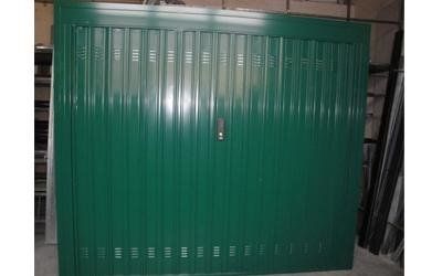 porta sezionale per garage verde