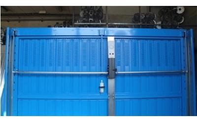 porta sezionale per garage blu