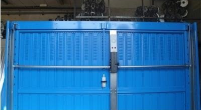 porta sezionale per garage blu