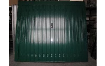 porta sezionale per garage verde