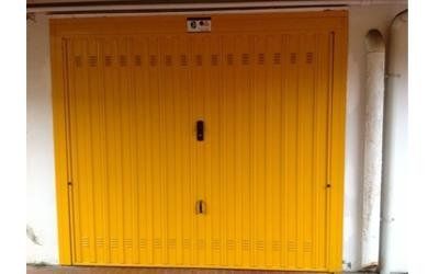 porta sezionale per garage gialla