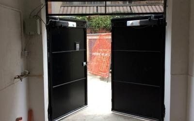 porta per garage con ante in ferro