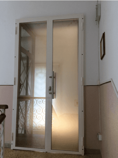 portafinestra con infissi in alluminio