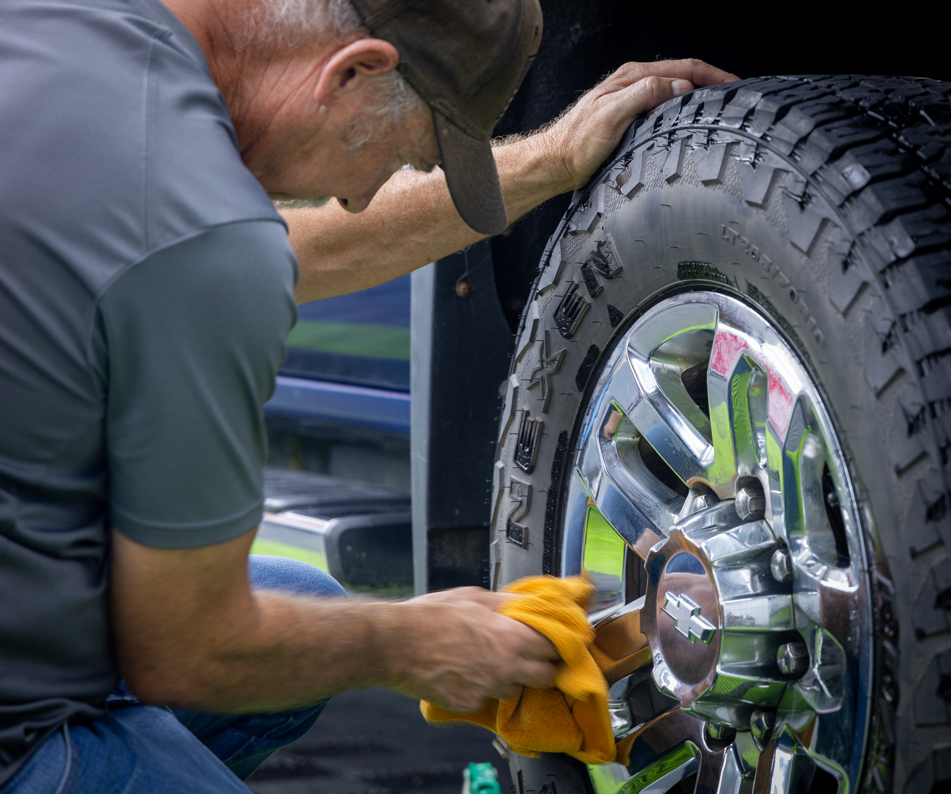 Cleaning Car Wheels