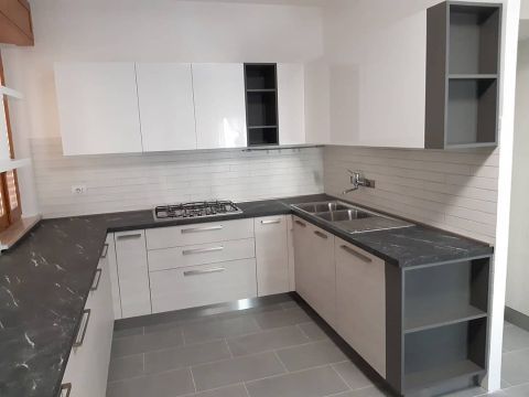 mobili cucina  bianca e grigia