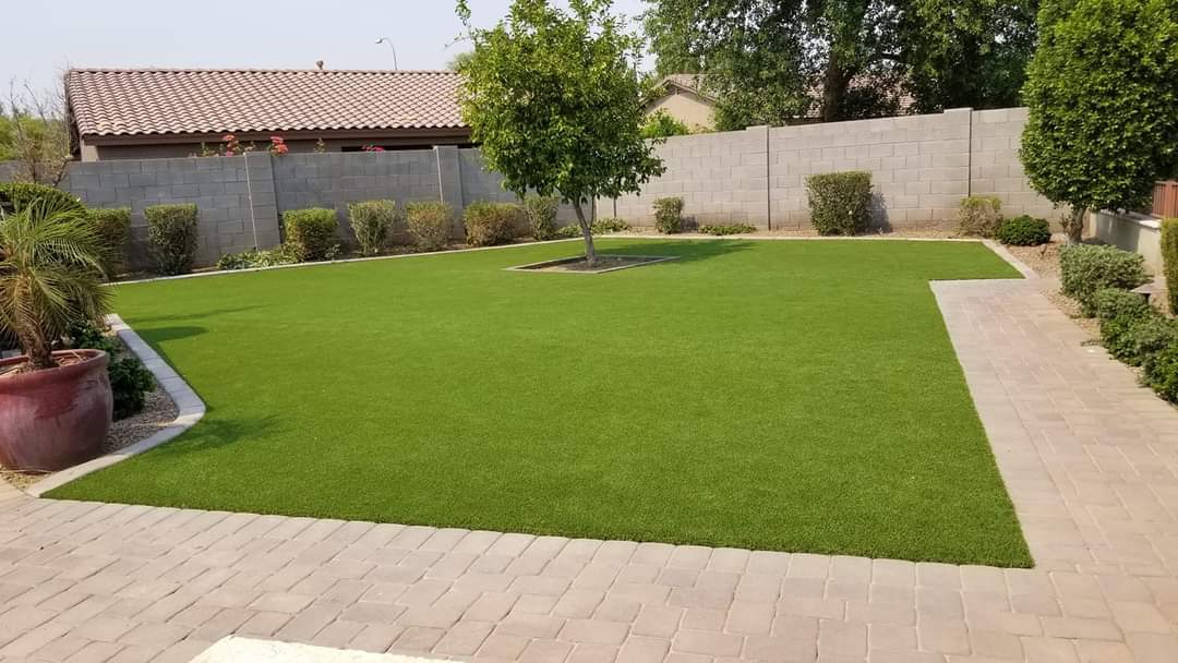 Children and pets will definitely enjoy this backyard artificial turf because of its flat surface.
