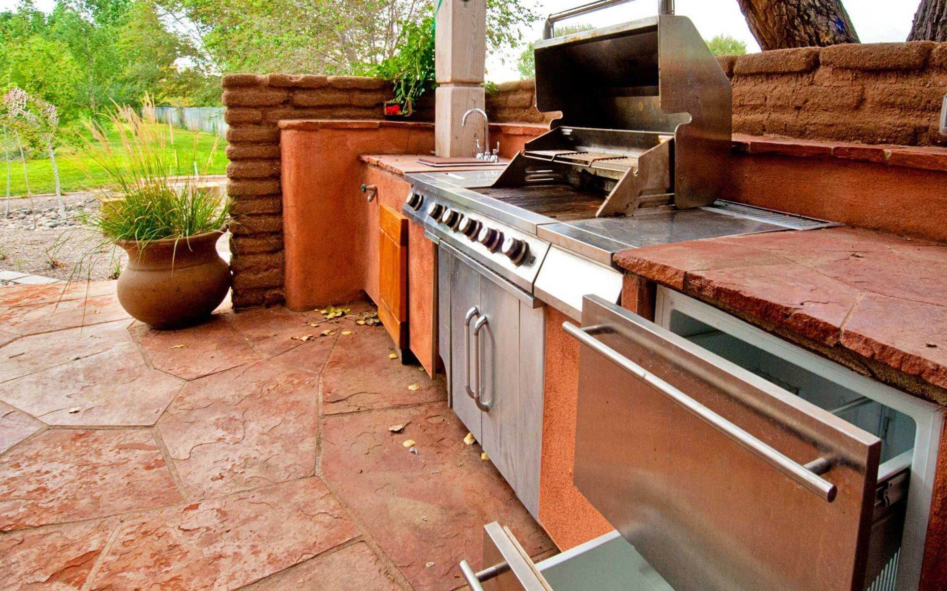 outdoor kitchen in Reno Nevada made of pavers