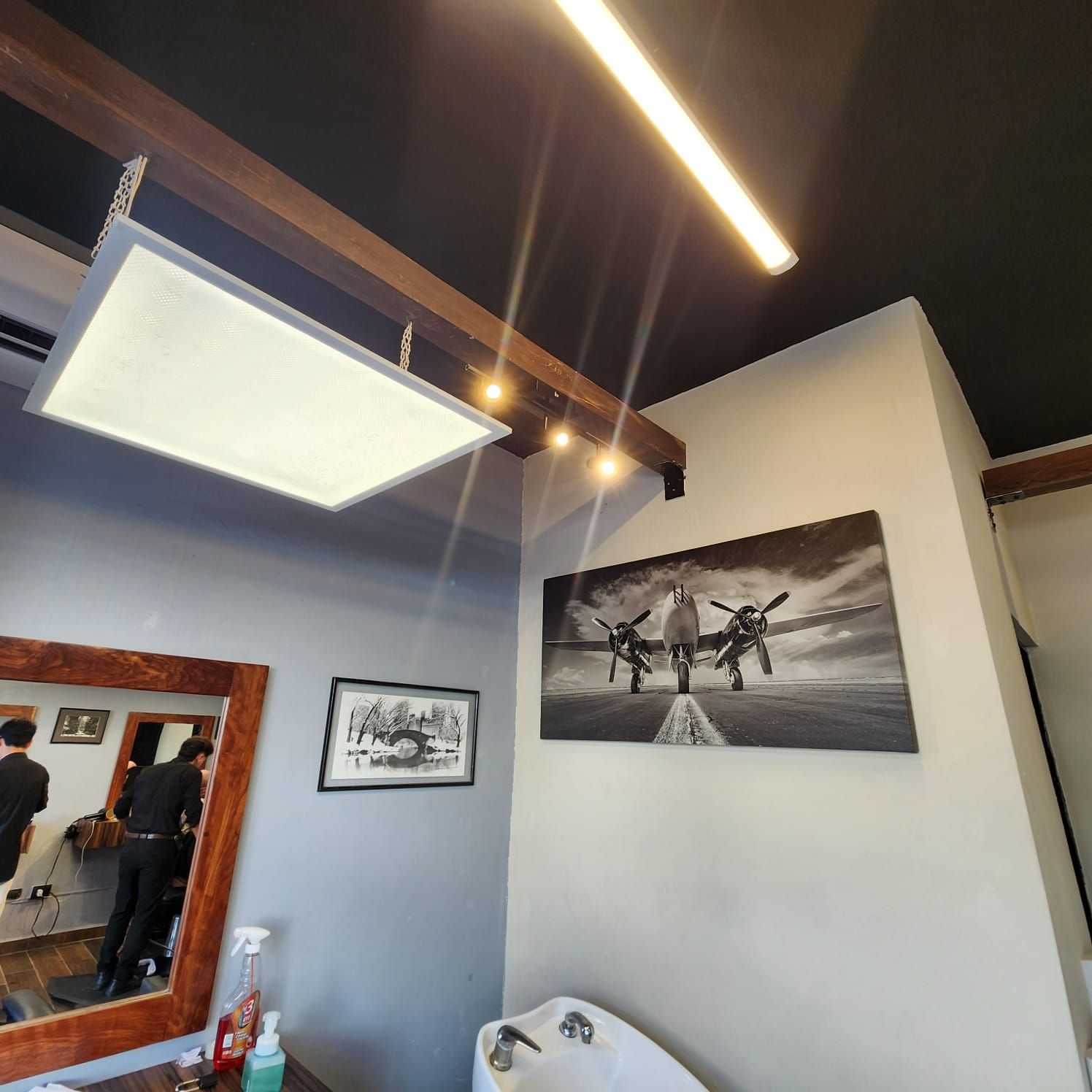 INVICTUS BARBER SPOT