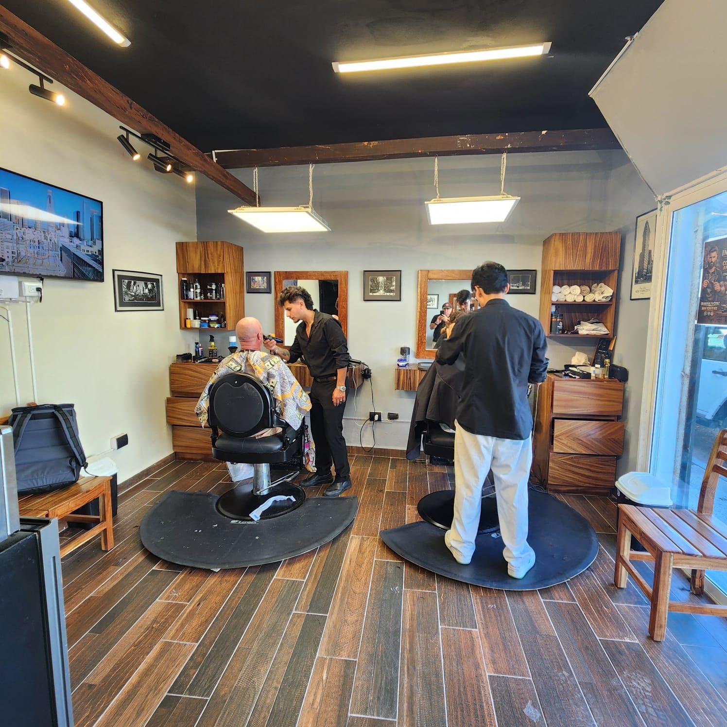 INVICTUS BARBER SPOT