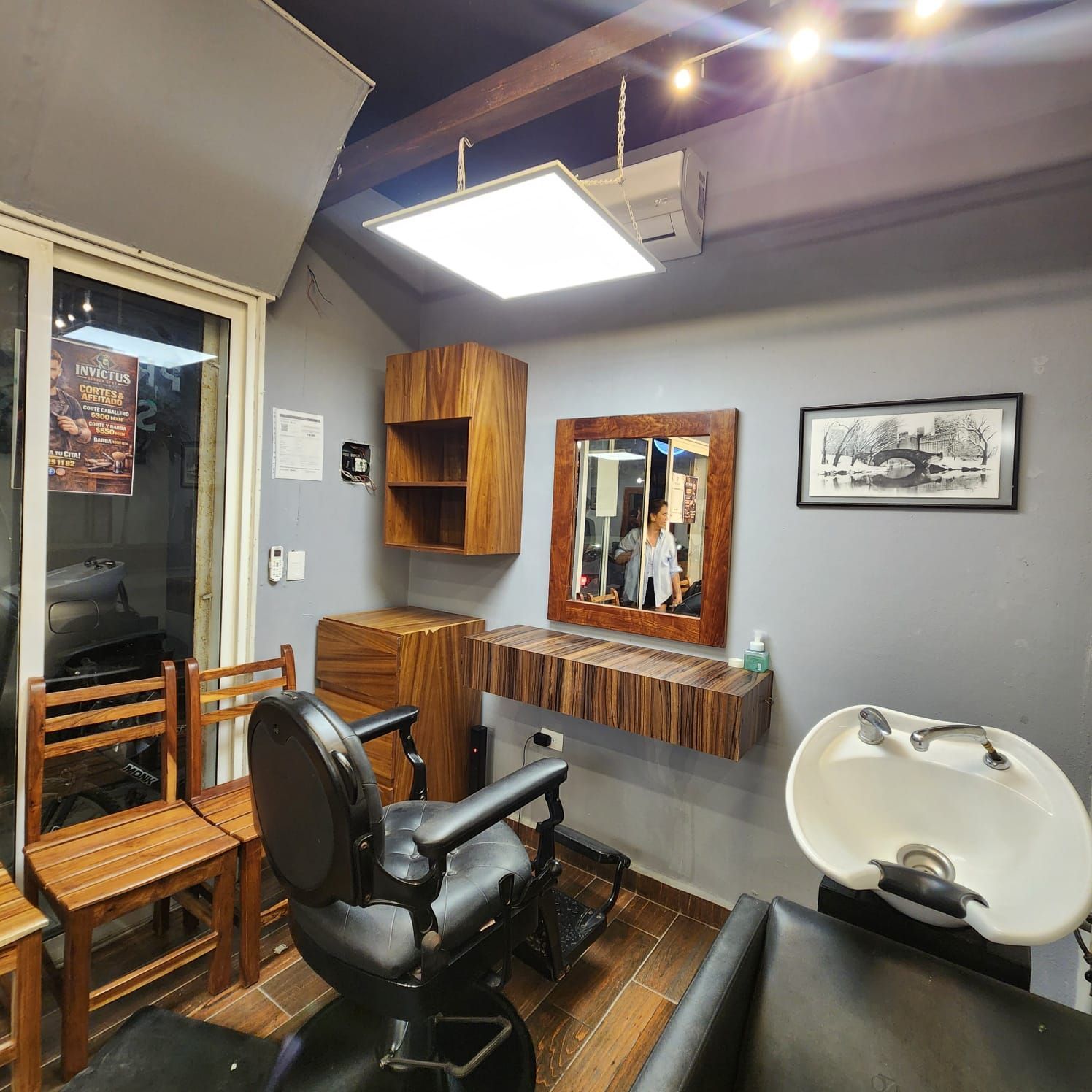 INVICTUS BARBER SPOT