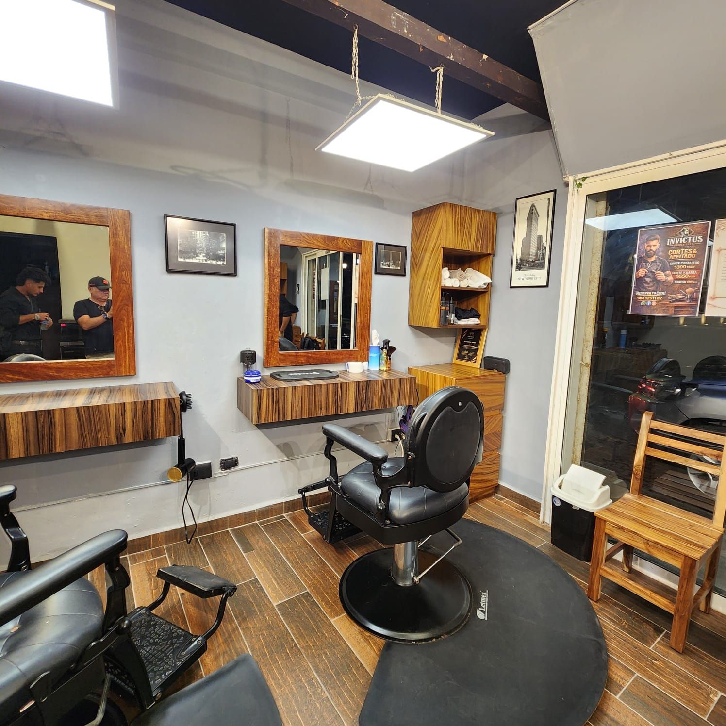 INVICTUS BARBER SPOT